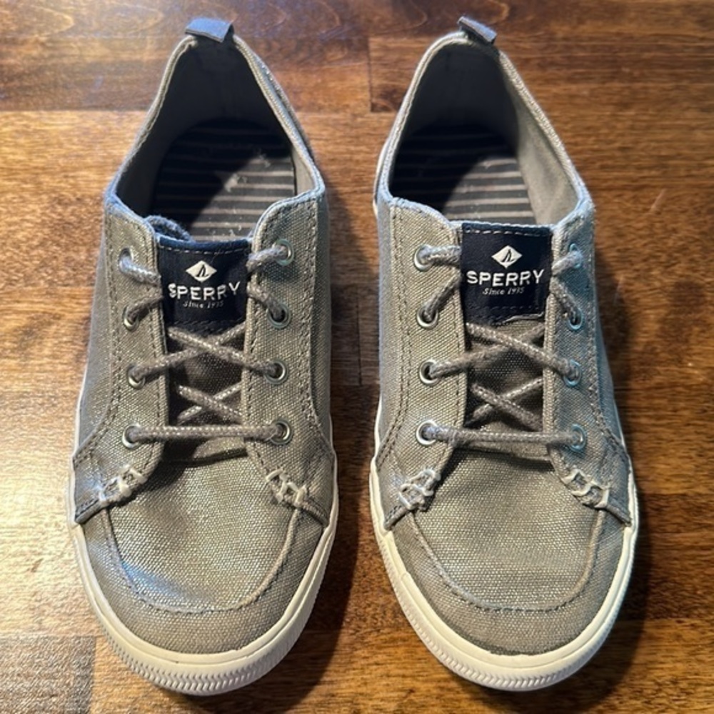 Girls shimmery Sperry shoes size 1M
